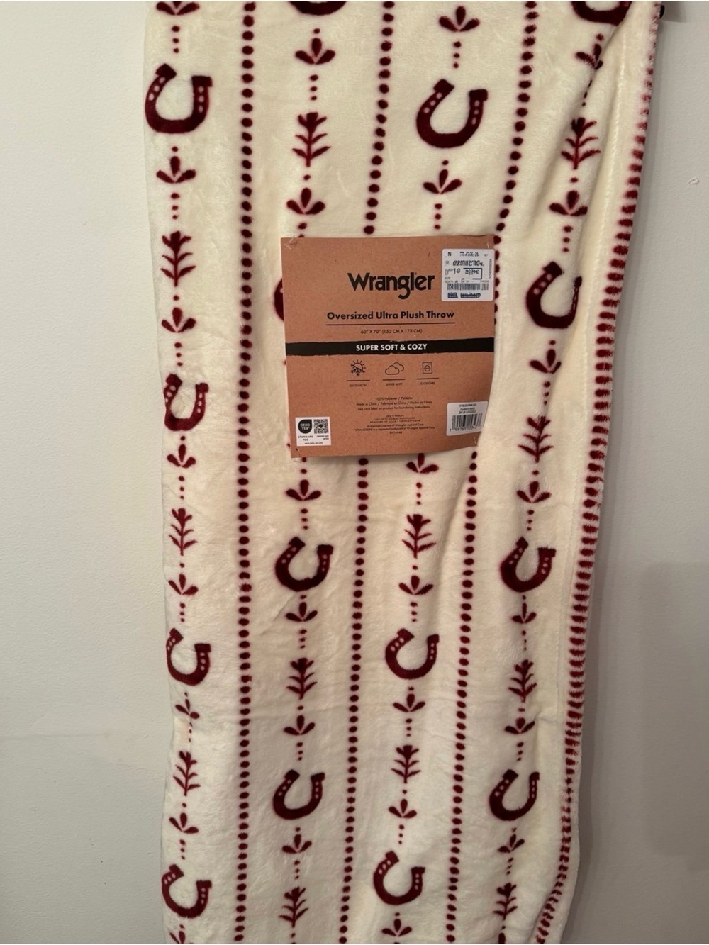 Wrangler Oversized Plush Throw - Cream with Burgundy Horseshoe Print